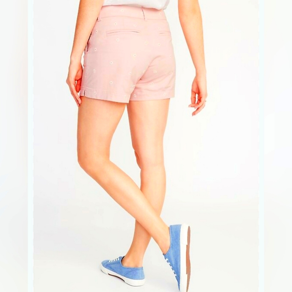 Old Navy 5" Everyday Short Daisy Embroidered